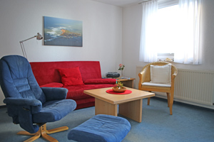 Das gro&szlig;e Schlafzimmer mit sehr breitem "Ehebett".